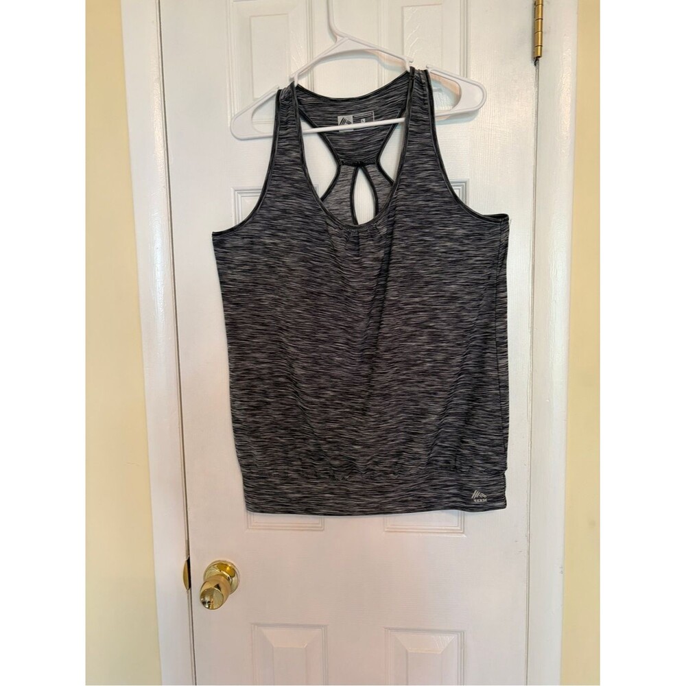 Athletic Top and Capri Leggings Set - Picture 2 of 9